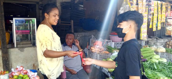 Mahasiswa Nusa Lontar Kupang Bagikan Masker Gratis