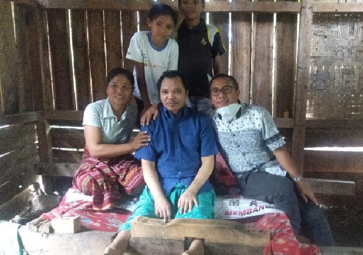 Ketua Demokrat Mabar Sambangi ODGJ di Nggorong Kotak, Kuwus Barat