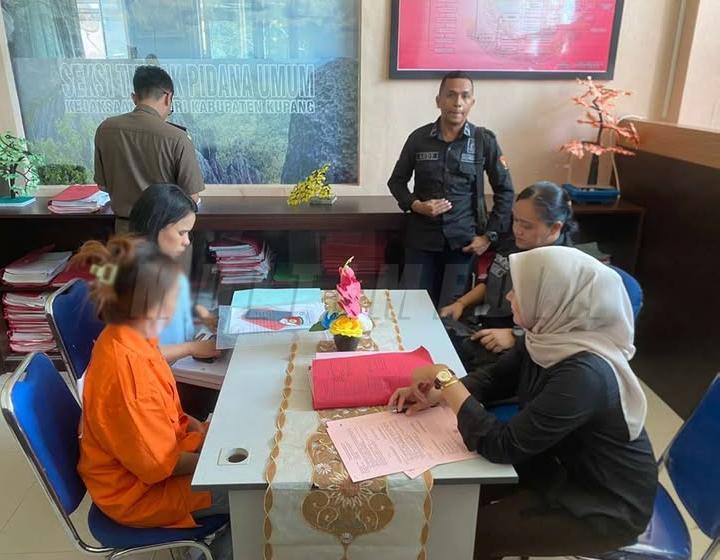 Dua Mahasiswi Tersangka Promosi Judi Online Resmi Dilimpahkan Polda NTT ke Kejati